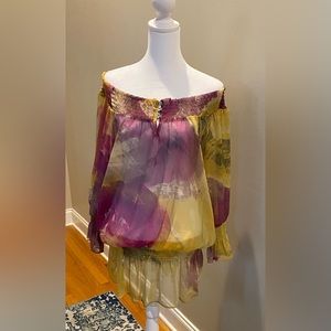 Beautiful silk long blouse shoulder-to-shoulder down to the hip.Size L